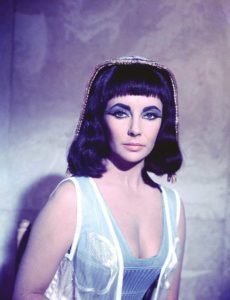 6Elizabeth Taylor em “Cleopatra” (1963)