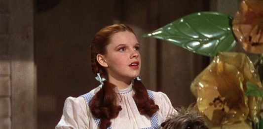 Judy Garland and Terry in The Wizard of Oz (1939)