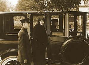 Love's Prisoner - John Francis Dillon - 1919