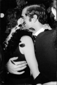 Audrey Hepburn dançando com seu marido, o Dr. Andrea Dotti em Roma