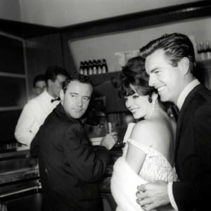 Jack Lemmon, Joan Collins e Robert Wagner no “Caffè dell'