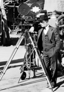 Buster Keaton nos sets de The Cameraman (1928)