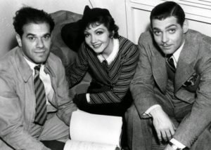 Frank capra, Claudette Colber e Clark Gable repassam o roteiro de It Happened One Night